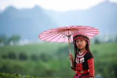 girl-with-baby girl-with-baby