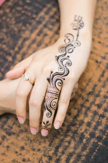 simple mehndi designs short