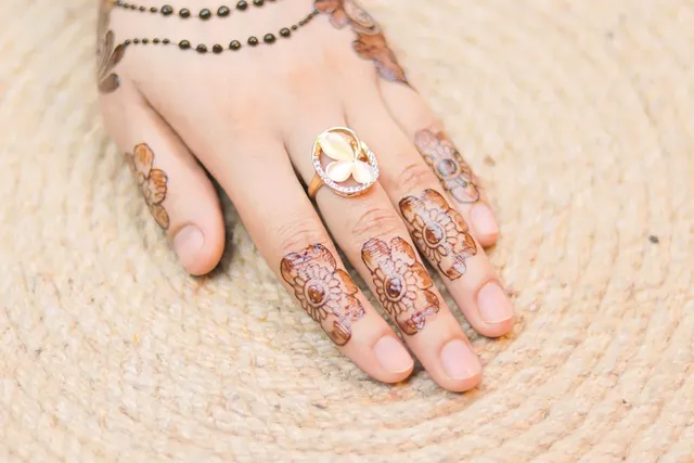 easy back hand mehndi design