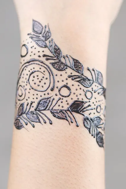 simple mehndi designs latest