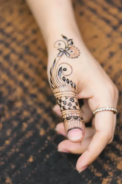 mehndi design back hand full