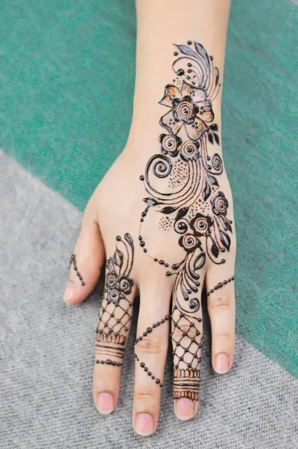 mehndi design easy and beautiful back hand
