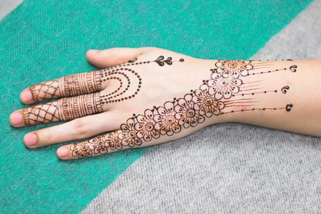 arabic mehndi designs simple back hand