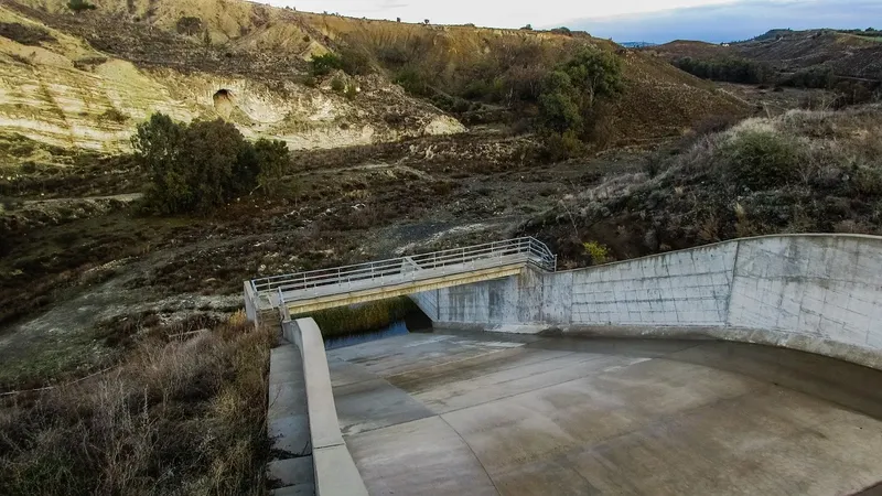 Manchanabele Dam-min