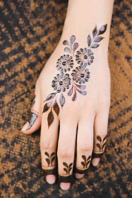 royal back hand mehndi design easy