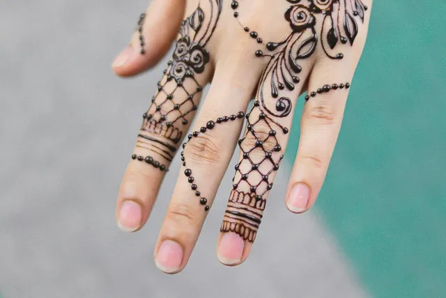 royal front hand mehndi design 2