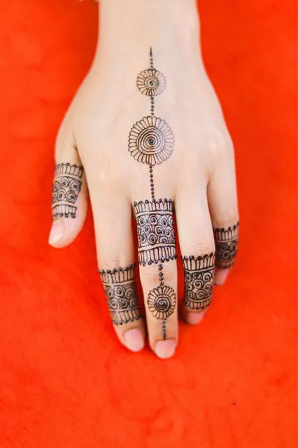 mehndi designs latest back hand