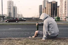 Excessive_Drinking__beeboys_-_Fotoliacom-min