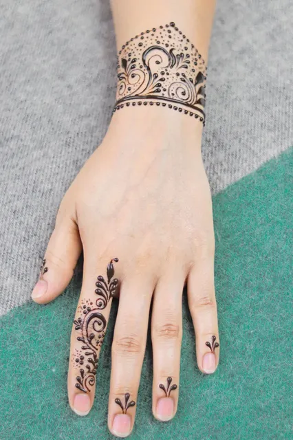 royal front hand mehndi design back side 1