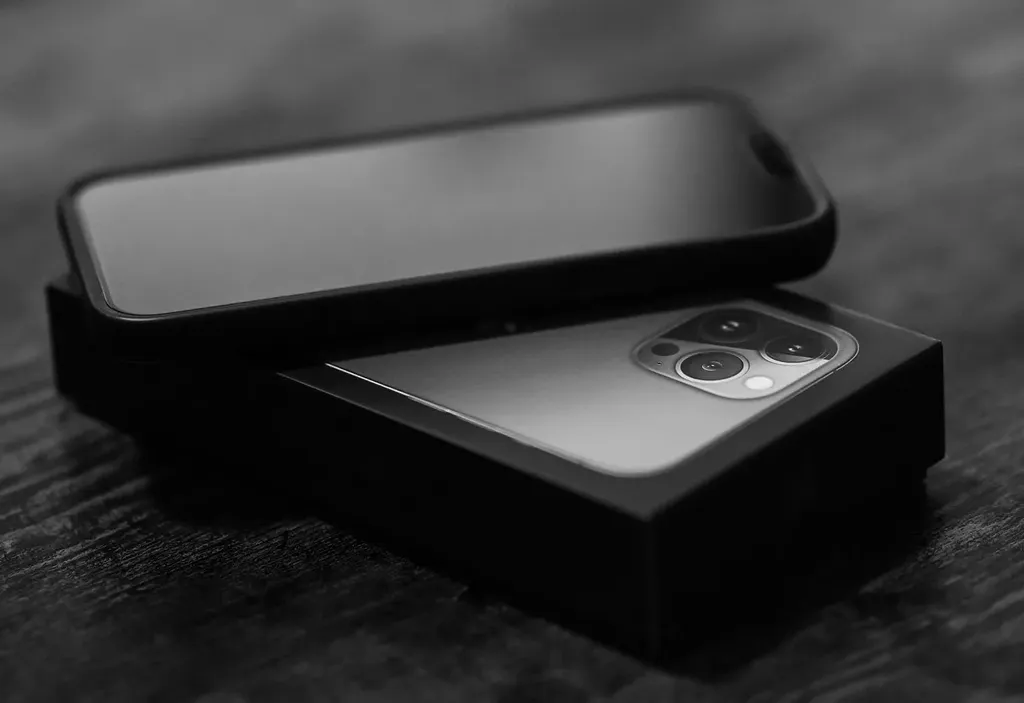 Google Pixel 6a vs iPhone 13 Camera Quality