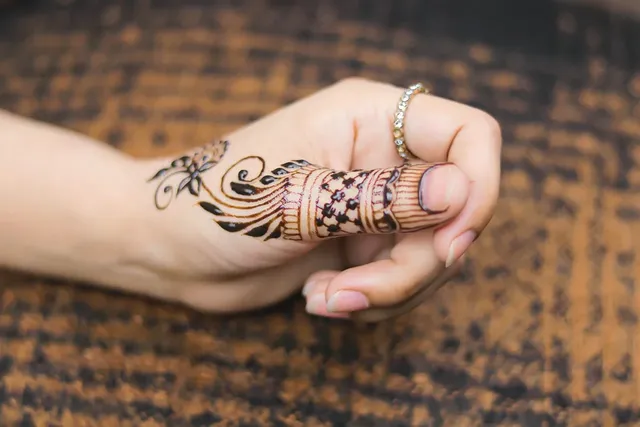 anushka sharma wedding mehndi design