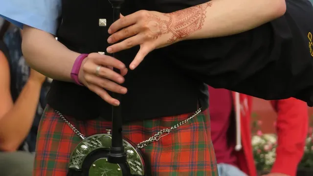 arabic mehndi design on fingers