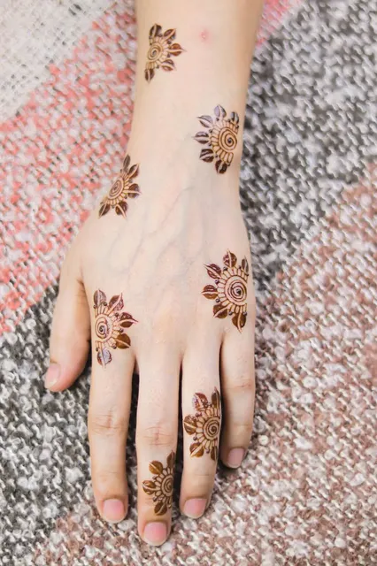 Royal back hand mehndi design5