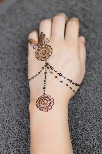 royal finger mehndi design front hand