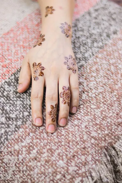 royal front hand mehndi design simple and beautiful