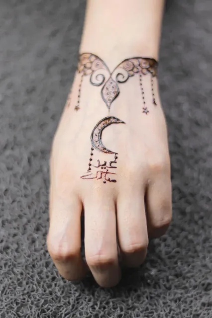 flower mehndi design back hand