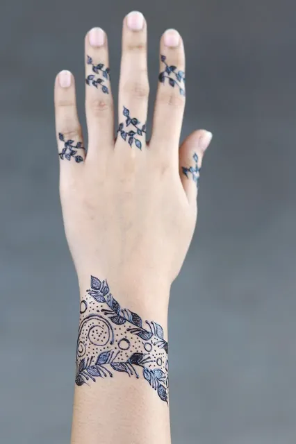mehndi design photo back hand