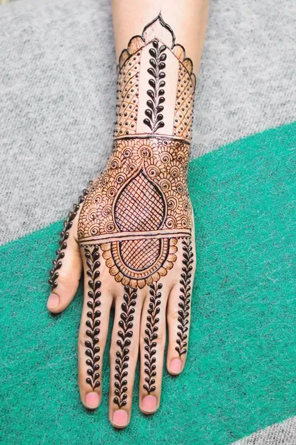 punjabi royal front hand mehndi design