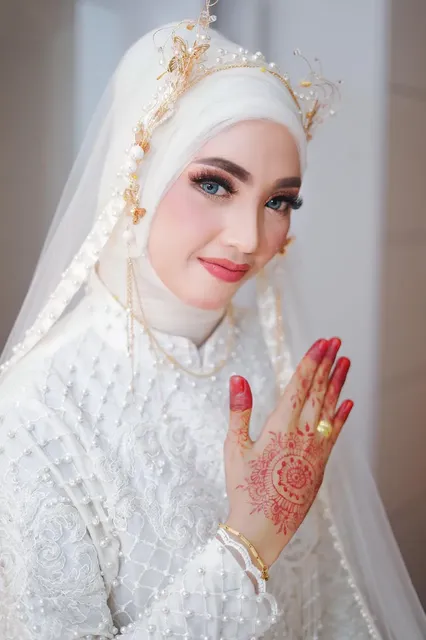 henna back hand mehndi design