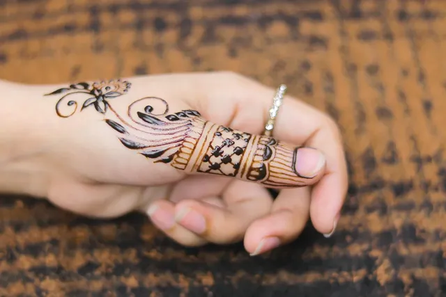 instagram royal front hand mehndi design