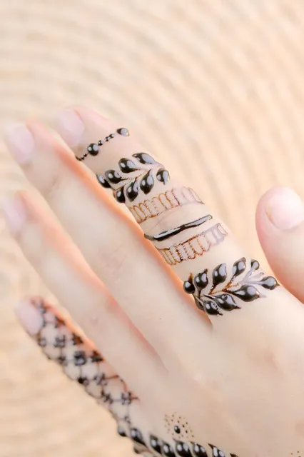 simple mehndi designs upper hand