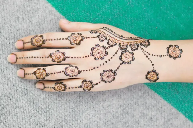 Royal back hand mehndi design2