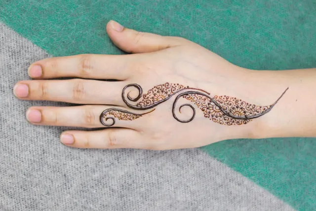 Perfectly Synchronized Wedding Dulhan Mehndi Design
