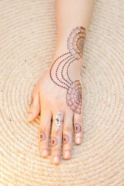 full back hand mehndi design 1