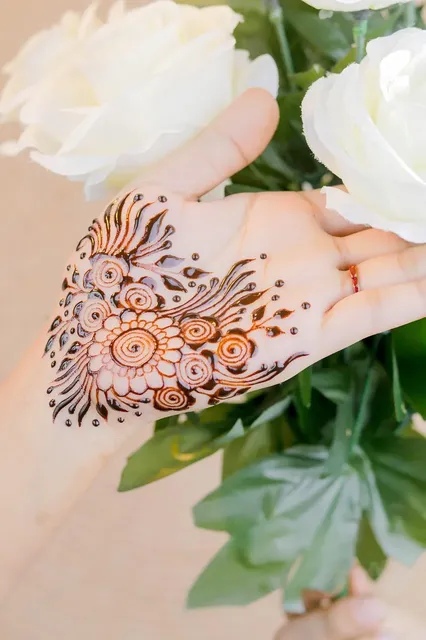 simple mehndi designs on fingers