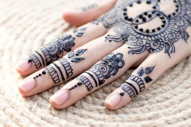 royal front hand mehndi design 1