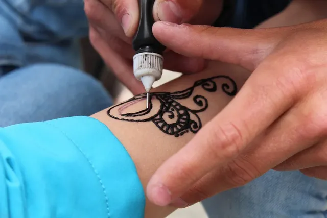 Royal back hand mehndi design3