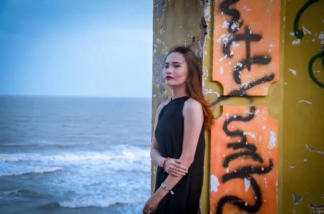 alone sad girl dp