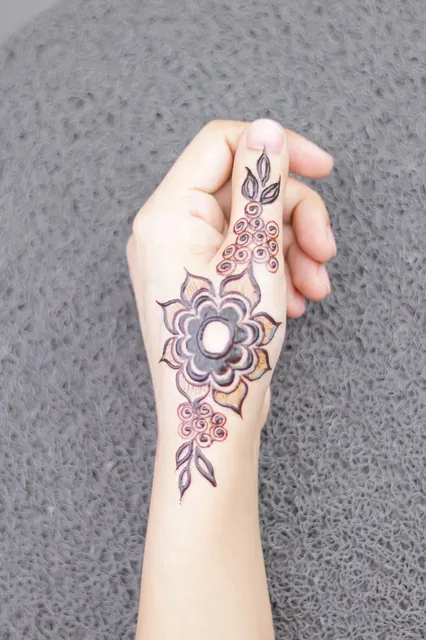 Royal back hand mehndi design6