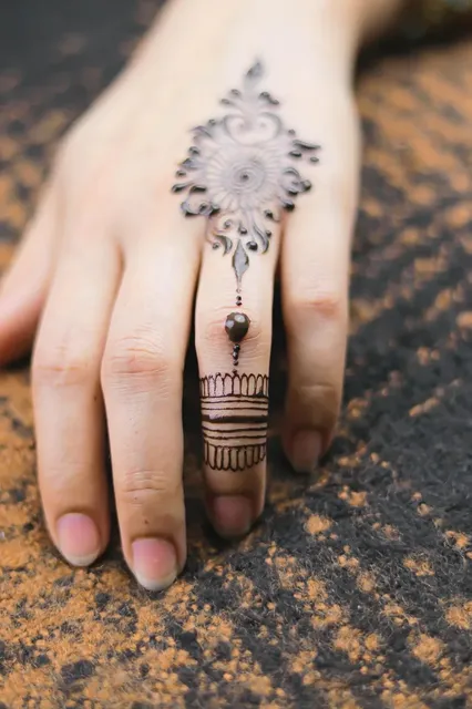 Royal back hand mehndi design4