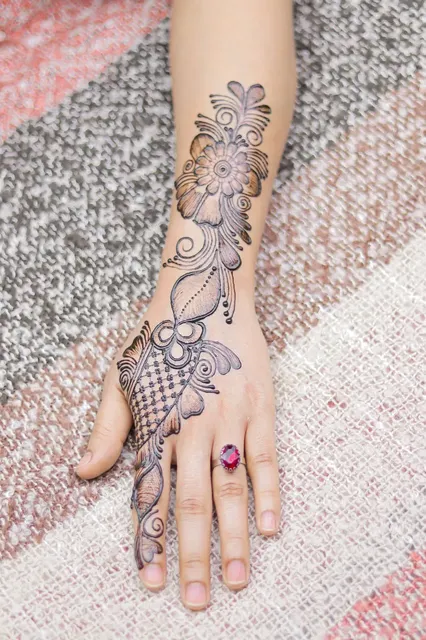 royal modern front hand mehndi design 1