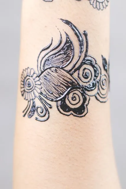 modern royal front hand mehndi design