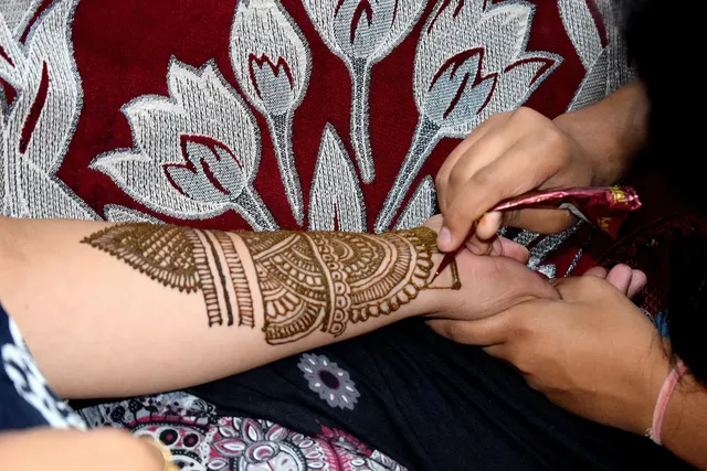 simple mehndi designs on legs