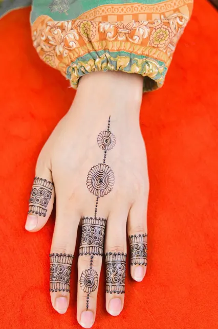 wedding bridal leg mehndi design