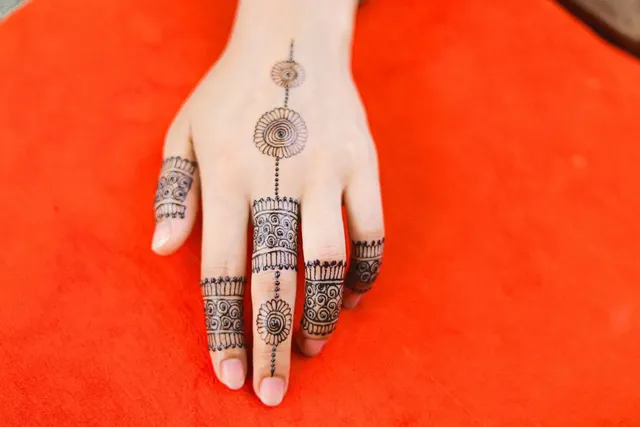 modern royal front hand mehndi design 2
