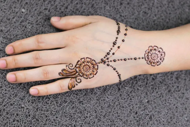 Simple Arabic Mehndi Designs44