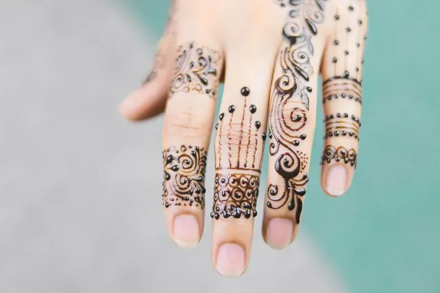 mehndi designs for back hands simple