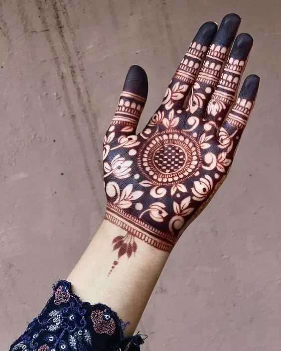 Stylish mehndi design
