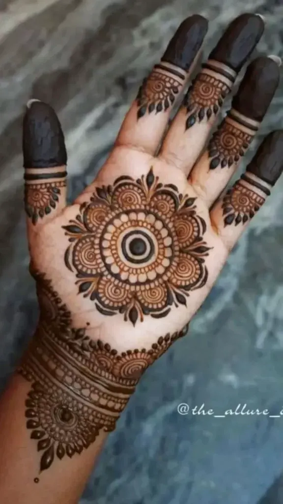 stylish mehndi idea 2023